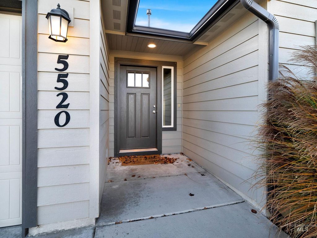 Photo of 5520 Boomerang Way, Caldwell, ID 83607 (MLS # 98968725)