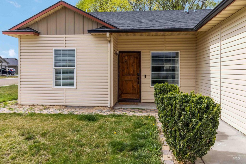 Photo of 16053 Sunnyfield Ave, Caldwell, ID 83607 (MLS # 98979375)