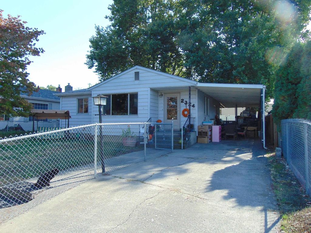 Photo of 2324 12th Ave, Lewiston, ID 83501 (MLS # 98967805)