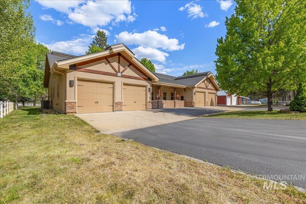 Photo of 5 Middlefork Circle, Garden Valley, ID 83622 (MLS # 98987512)