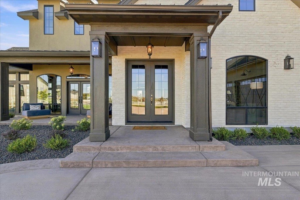 Photo of 5909 E Greenhill Street, Nampa, ID 83687 (MLS # 99003118)