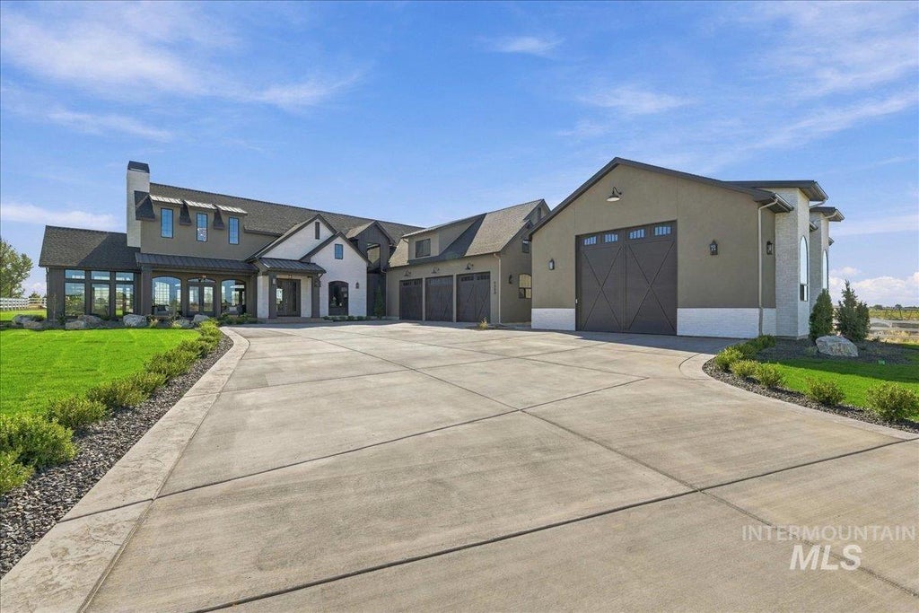 Photo of 5909 E Greenhill Street, Nampa, ID 83687 (MLS # 99003118)