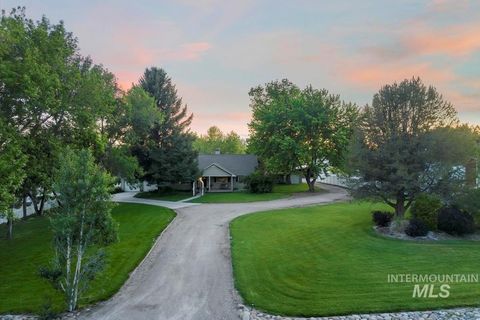 2895 N Holl Dr Eagle ID 83616