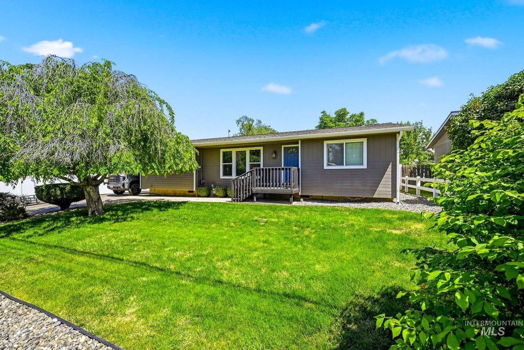 Photo of 3715 18th Street, Lewiston, ID 83501 (MLS # 98987602)