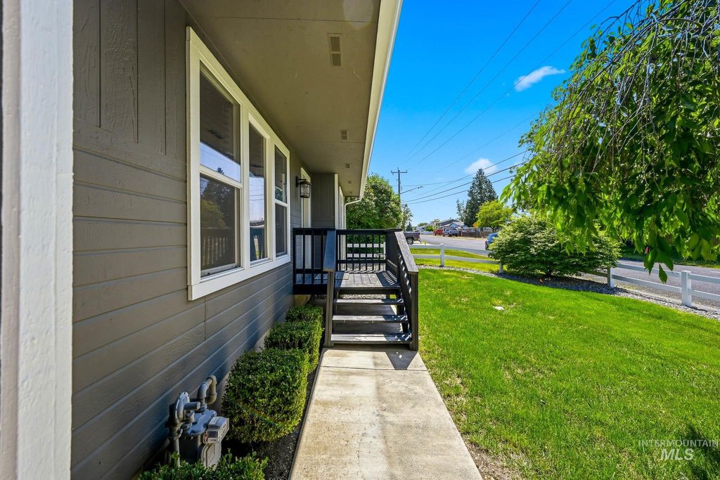 Photo of 3715 18th Street, Lewiston, ID 83501 (MLS # 98987602)