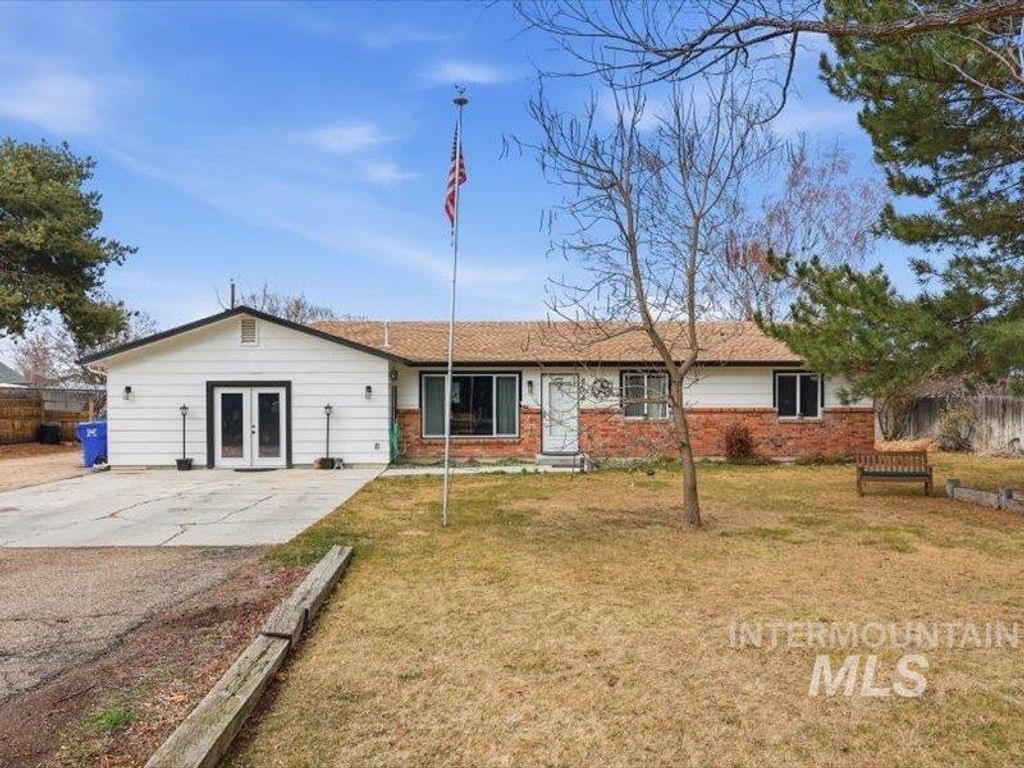 Photo of 424 Lindenwood Dr, Nampa, ID 83686 (MLS # 98975154)