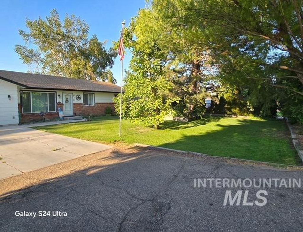 Photo of 424 Lindenwood Dr, Nampa, ID 83686 (MLS # 98975154)