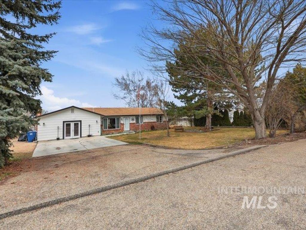 Photo of 424 Lindenwood Dr, Nampa, ID 83686 (MLS # 98975154)