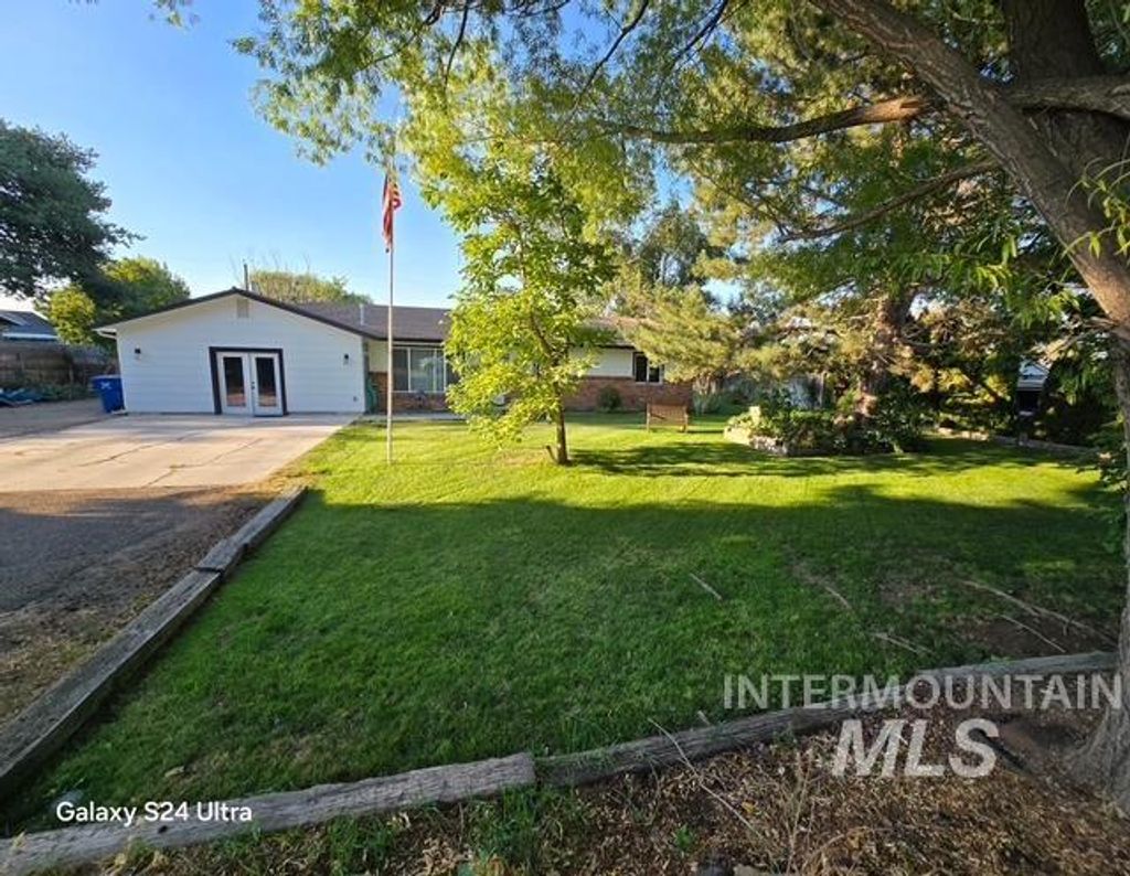 Photo of 424 Lindenwood Dr, Nampa, ID 83686 (MLS # 98975154)