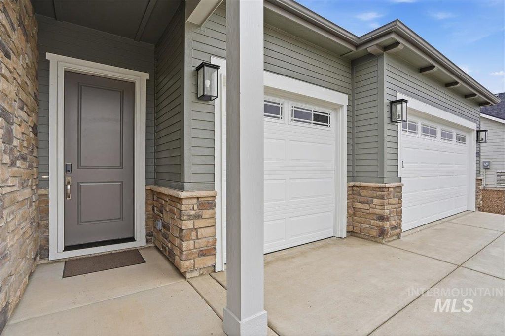 Photo of 2221 N Kenora Ave, Star, ID 83669 (MLS # 98972455)