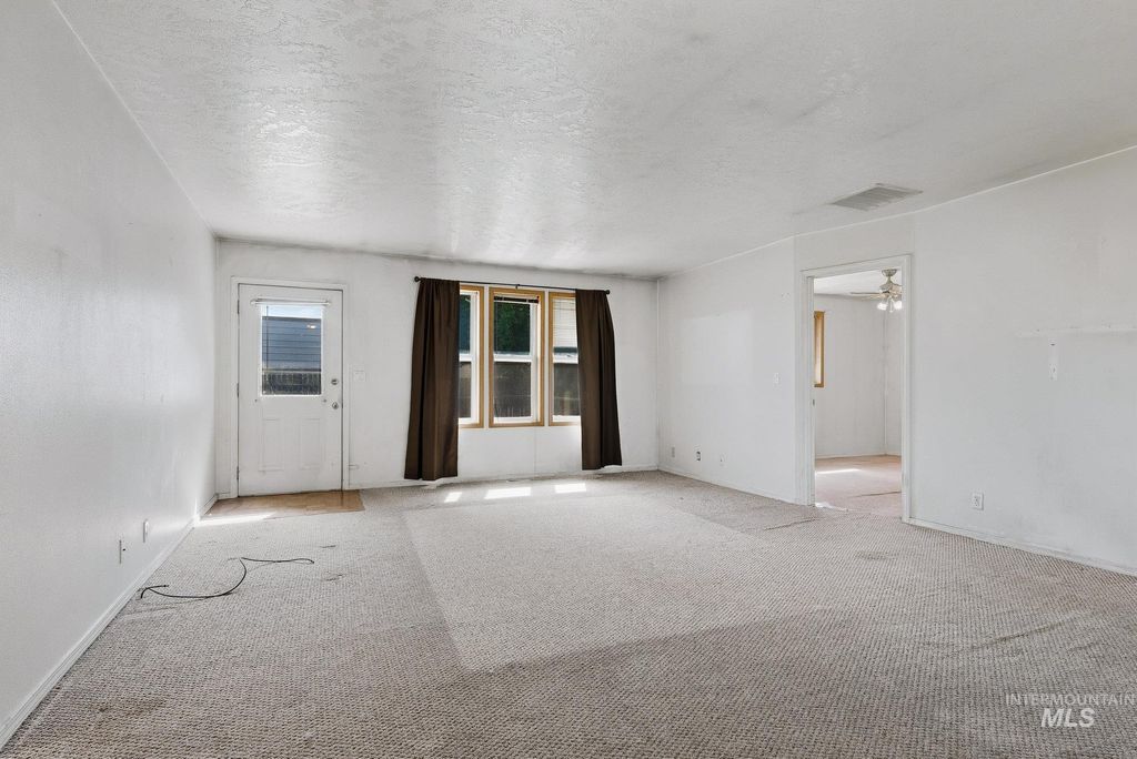 Photo of 2404 Golden Ave, Fruitland, ID 83619 (MLS # 98986310)