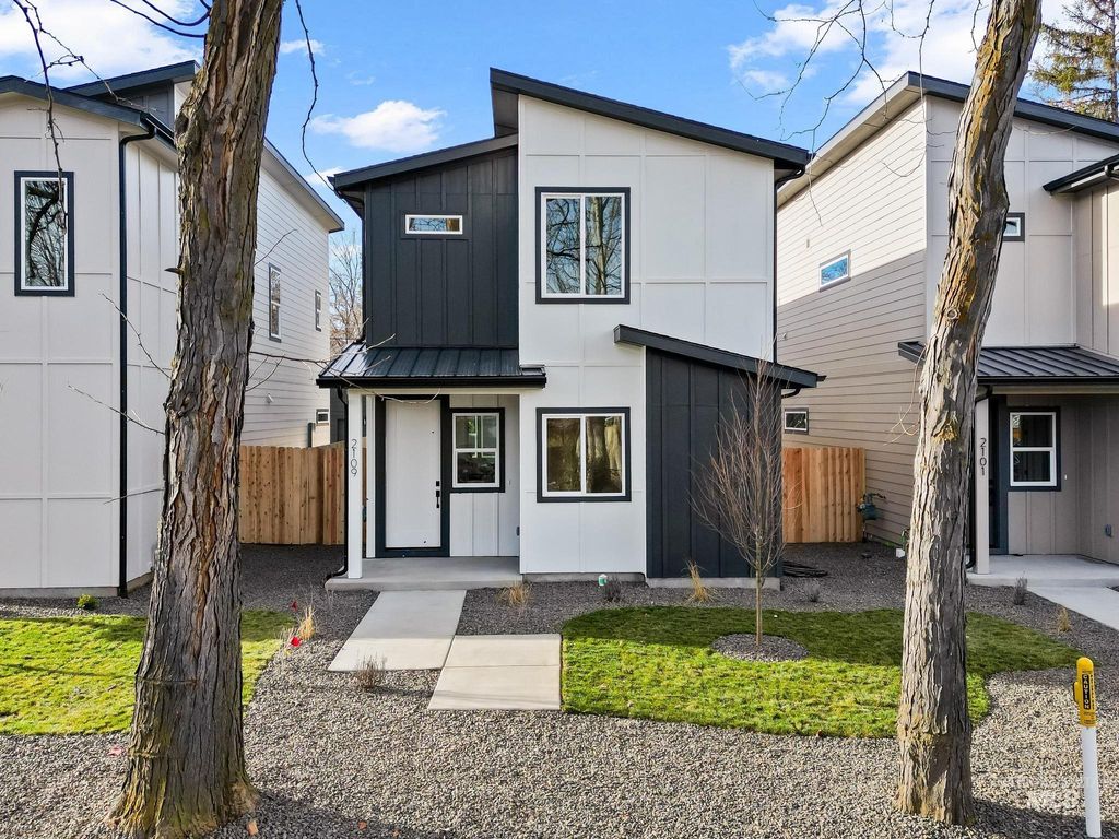 Photo of 2109 S Pacific St, Boise, ID 83705 (MLS # 98969696)