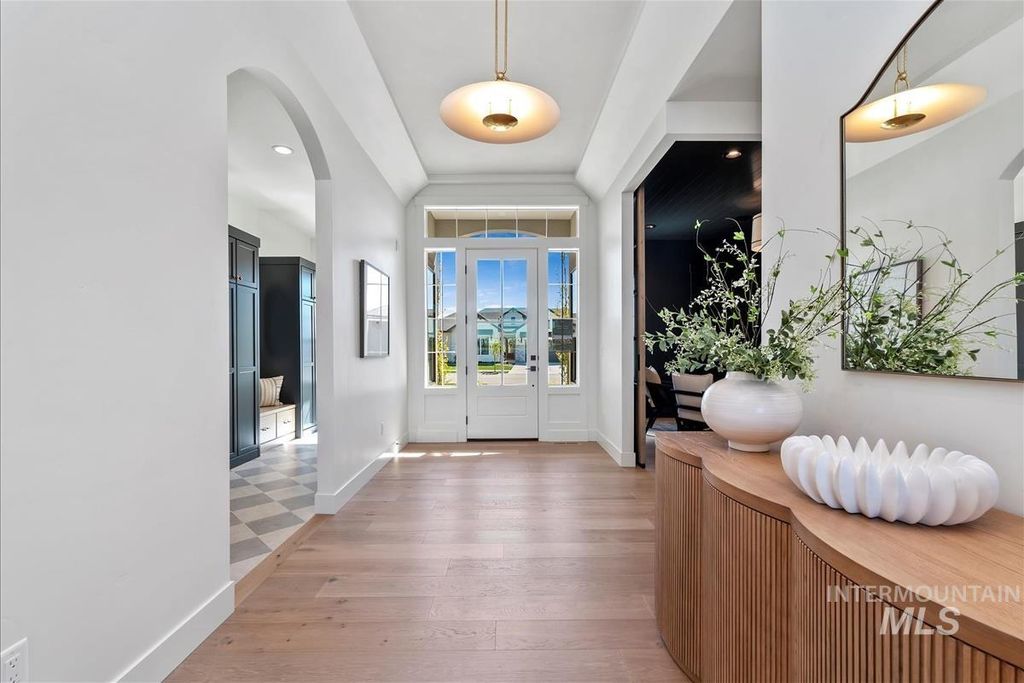 Photo of 877 S Waning Ln, Eagle, ID 83616 (MLS # 98976112)