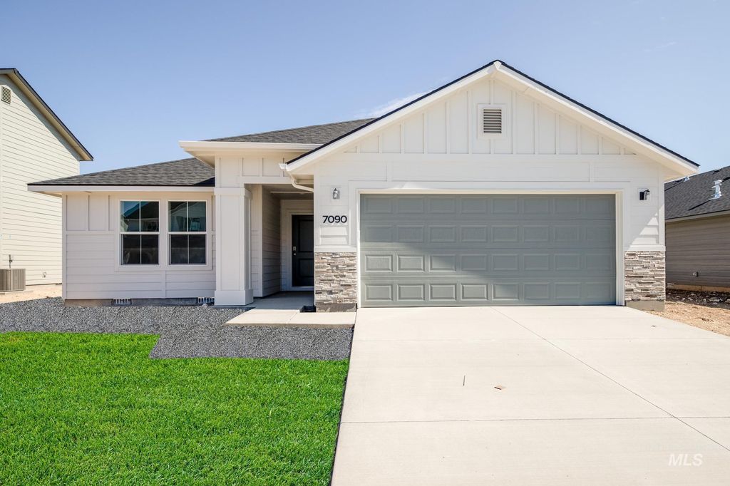 Photo of 3915 E Syracuse St, Nampa, ID 83686 (MLS # 98971479)