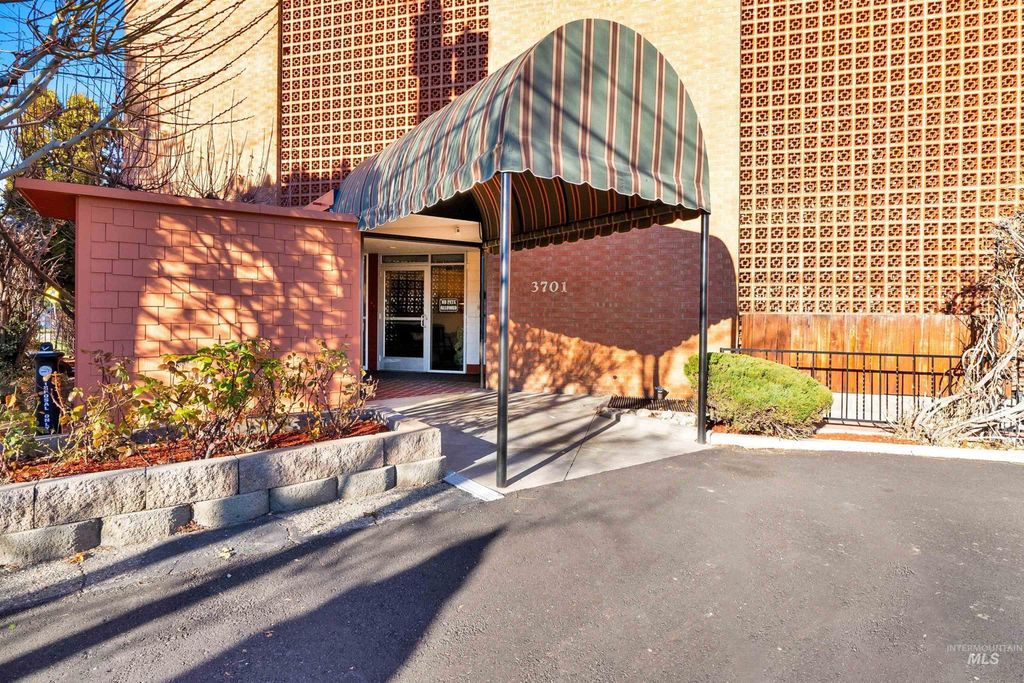 Photo of 3701 W Crescent Rim Drive #407, Boise, ID 83706 (MLS # 98972597)