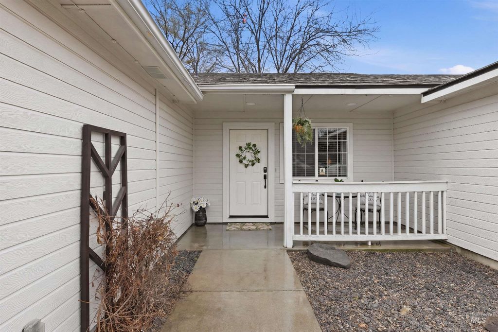 Photo of 7301 E Nottingham Ln, Nampa, ID 83687 (MLS # 98977079)