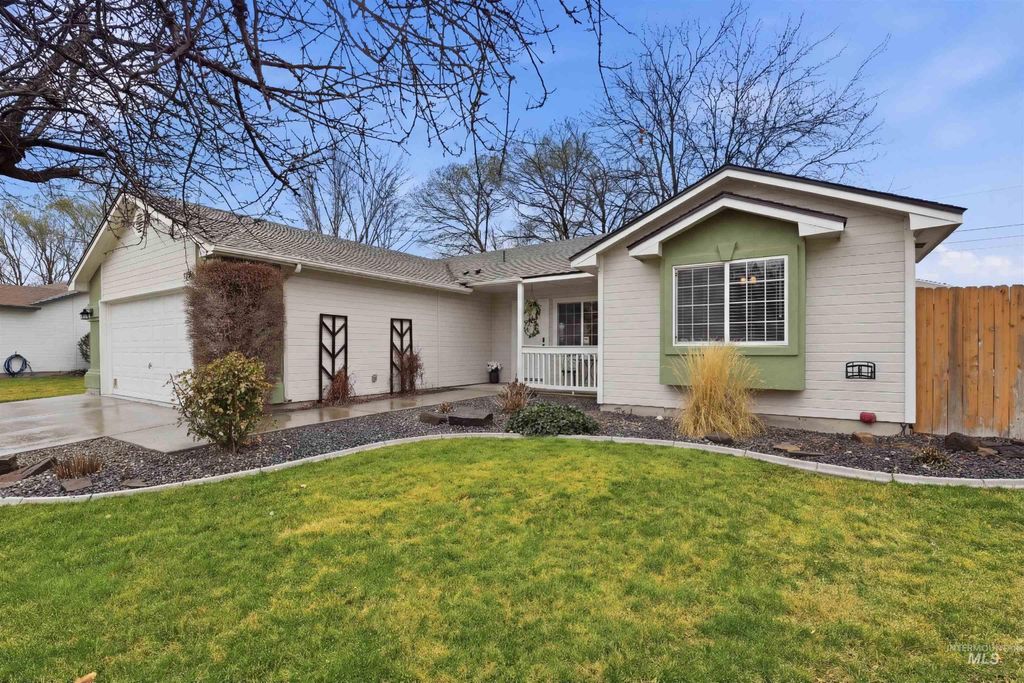 Photo of 7301 E Nottingham Ln, Nampa, ID 83687 (MLS # 98977079)