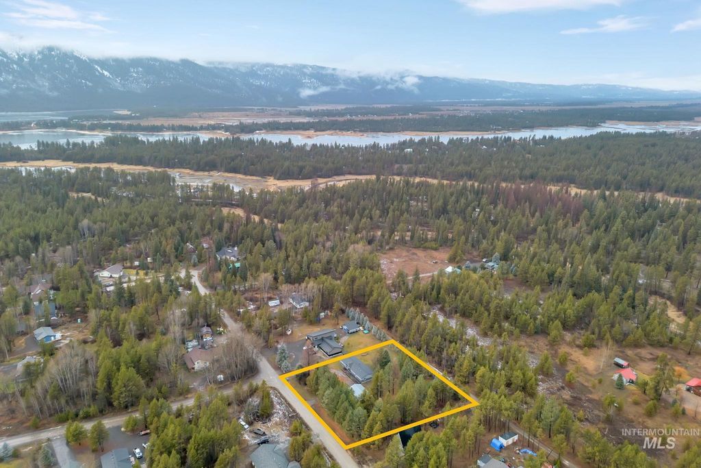 Photo of 158 Boulder Place, Donnelly, ID 83615 (MLS # 98969524)