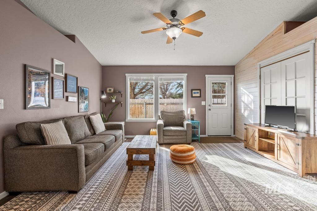 Photo of 1206 Flint Dr, Caldwell, ID 83607 (MLS # 98974657)