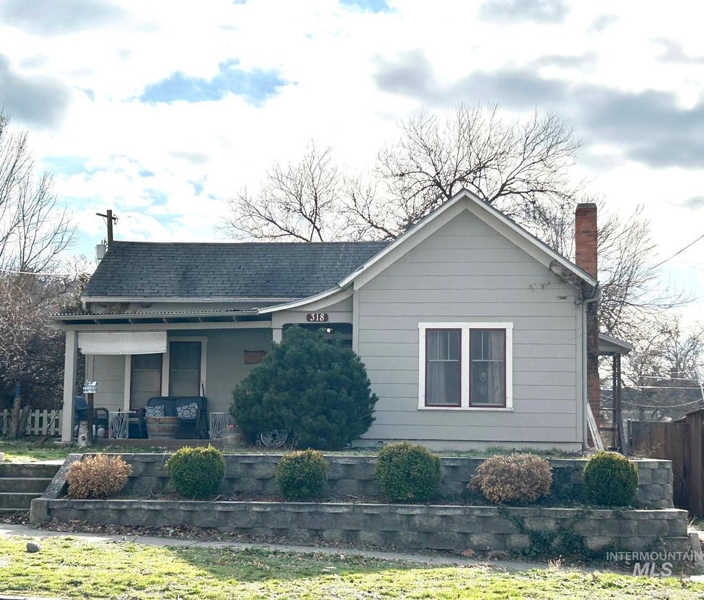 Photo of 318 6th Ave, Lewiston, ID 83501 (MLS # 98972347)