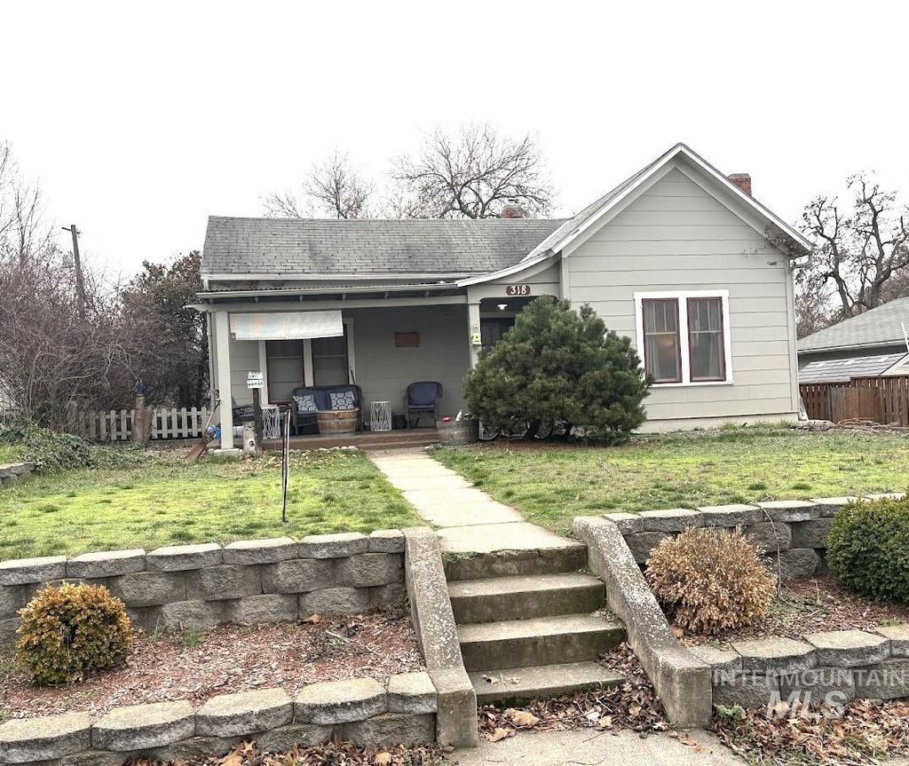 Photo of 318 6th Ave, Lewiston, ID 83501 (MLS # 98972347)