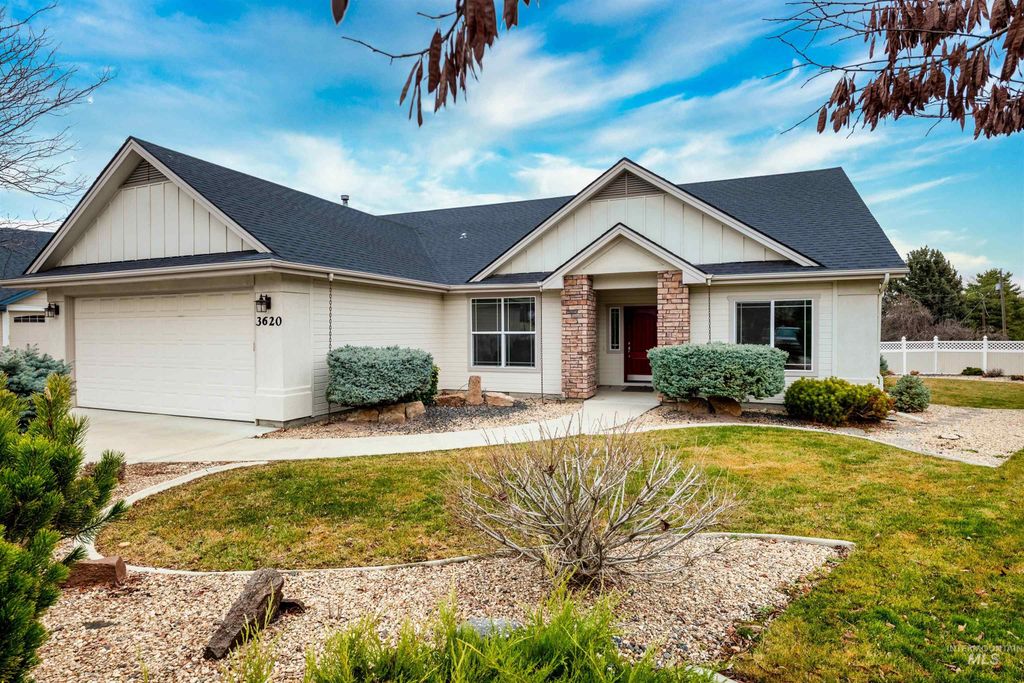 Photo of 3620 E Sunrise Rim Ct, Nampa, ID 83686 (MLS # 98976038)