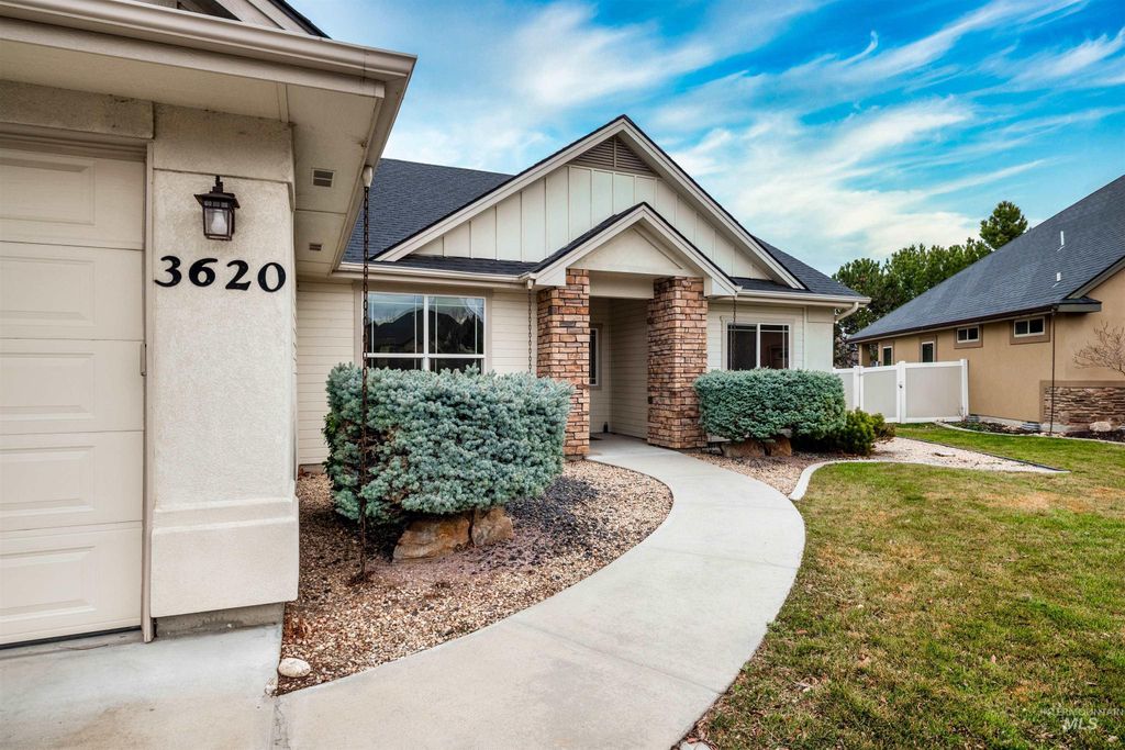 Photo of 3620 E Sunrise Rim Ct, Nampa, ID 83686 (MLS # 98976038)