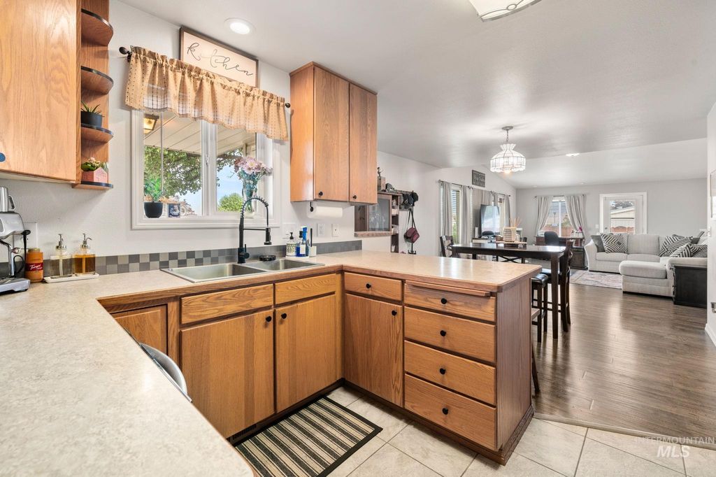 Photo of 821 Stewart Ave #A, Lewiston, ID 83501 (MLS # 98952851)