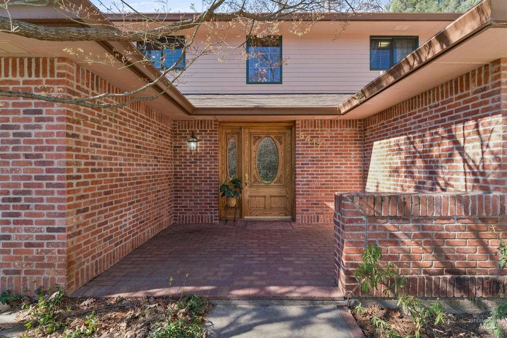 Photo of 6417 W Plantation Lane, Boise, ID 83703 (MLS # 98979171)