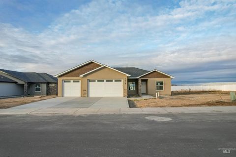 Photo of 1308 20th Ave E, Jerome, ID 83338 (MLS # 98961192)