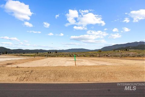 Photo of 2 Lazy River Street, Cascade, ID 83611 (MLS # 98952133)