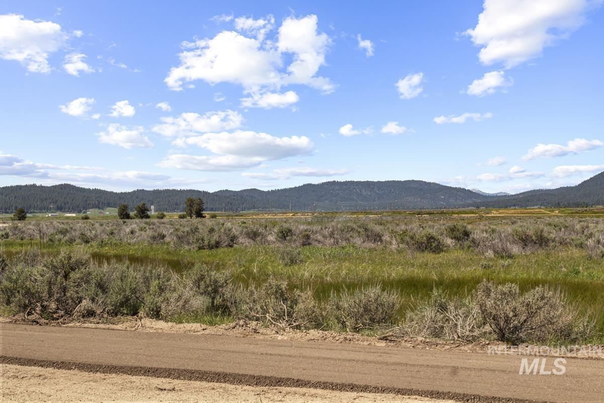 L2 B2 Lazy River Street