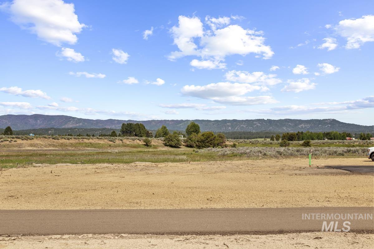 L2 B2 Lazy River Street