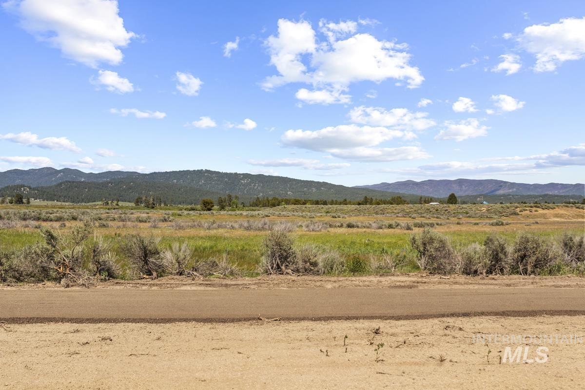 L2 B2 Lazy River Street