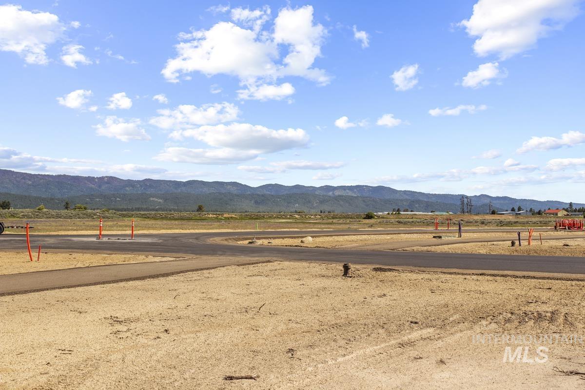 L2 B2 Lazy River Street