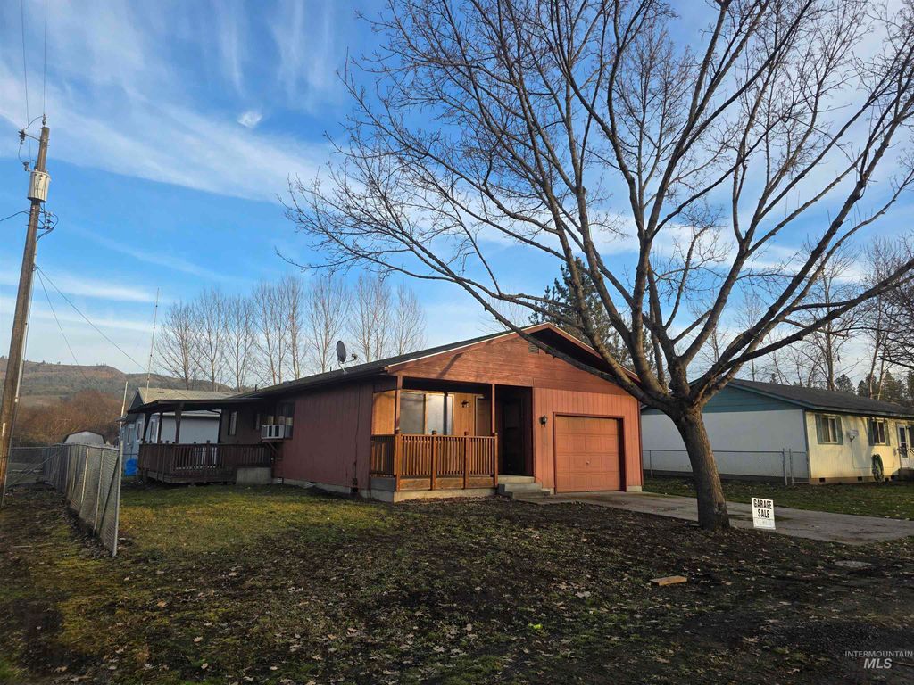 Photo of 1401 Hill St, Kamiah, ID 83536 (MLS # 98981353)
