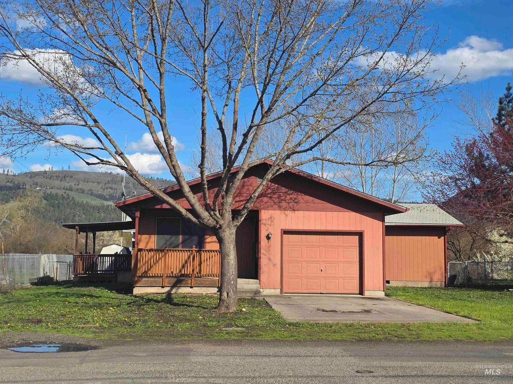Photo of 1401 Hill St, Kamiah, ID 83536 (MLS # 98981353)