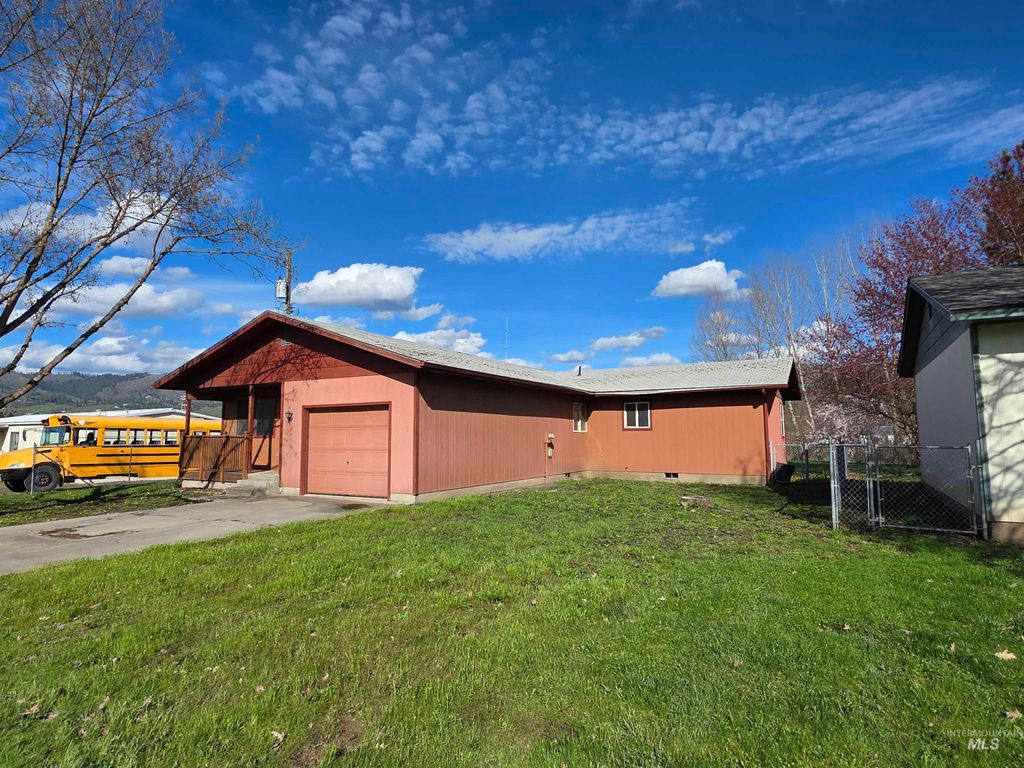 Photo of 1401 Hill St, Kamiah, ID 83536 (MLS # 98981353)