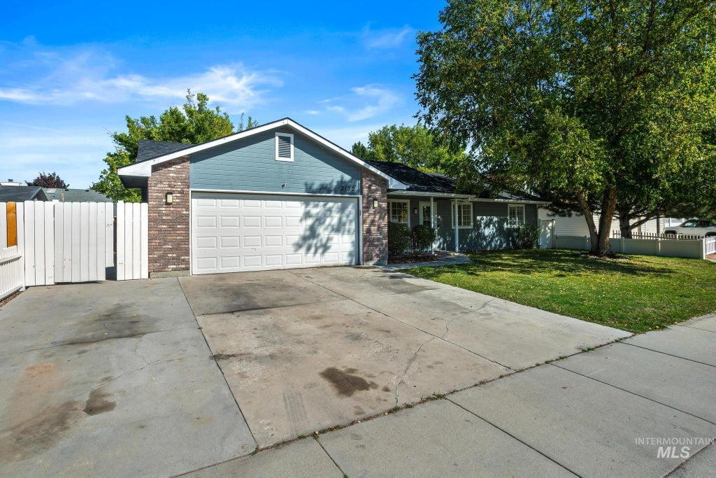 Photo of 2172 W Hendricks St, Meridian, ID 83646 (MLS # 99001640)