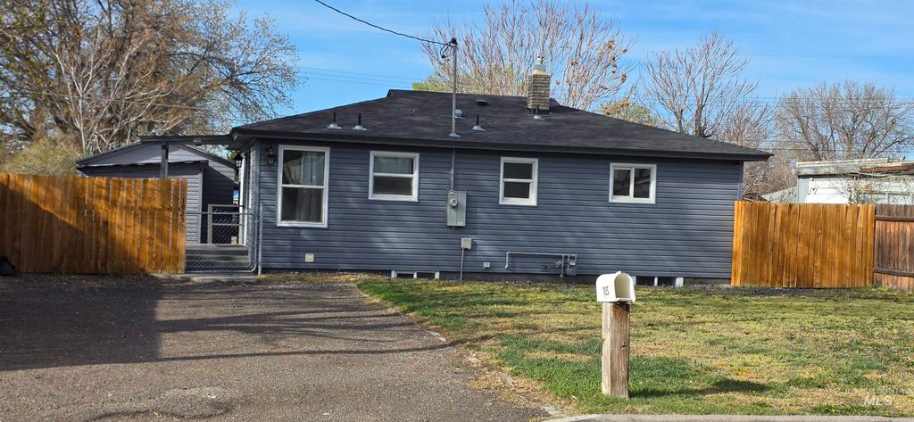 Photo of 1925 Poplar Ave, Twin Falls, ID 83301 (MLS # 98982041)