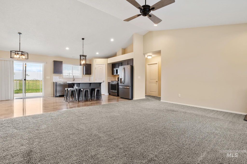 Photo of 1722 Pioneer Drive, Lewiston, ID 83501 (MLS # 98980658)