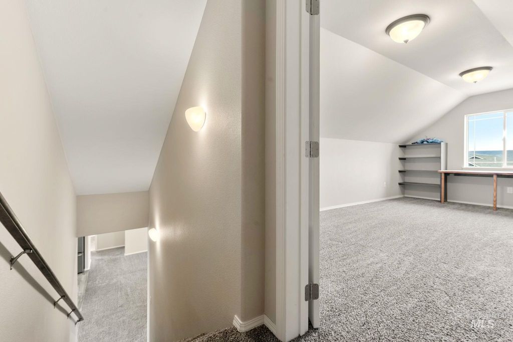 Photo of 1722 Pioneer Drive, Lewiston, ID 83501 (MLS # 98980658)