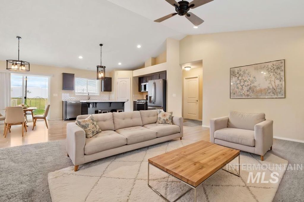 Photo of 1722 Pioneer Drive, Lewiston, ID 83501 (MLS # 98980658)