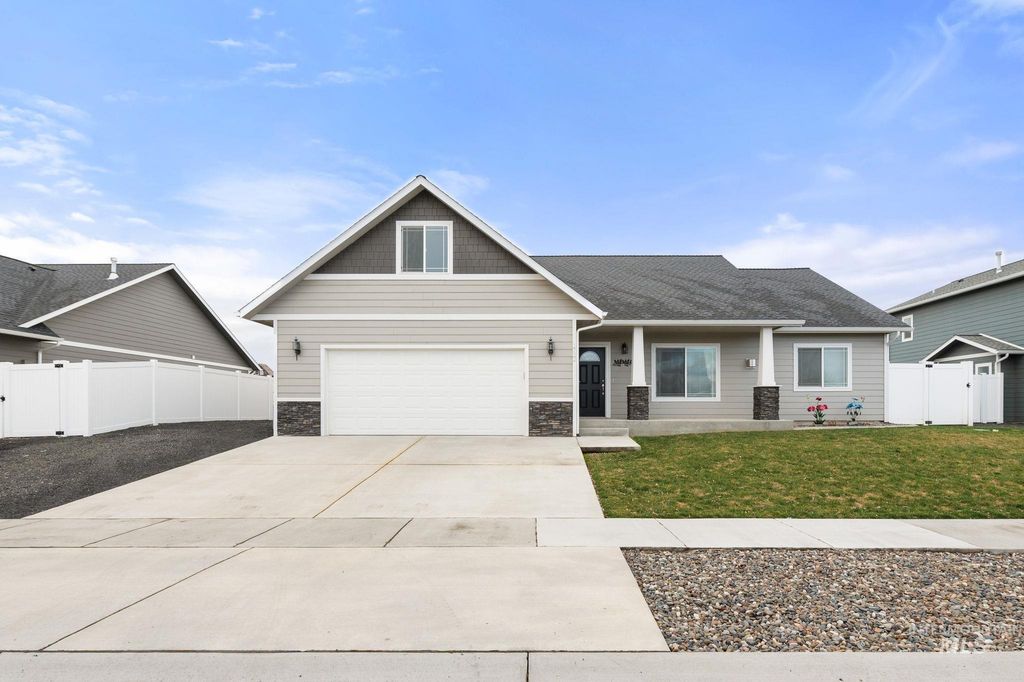 Photo of 1722 Pioneer Drive, Lewiston, ID 83501 (MLS # 98980658)