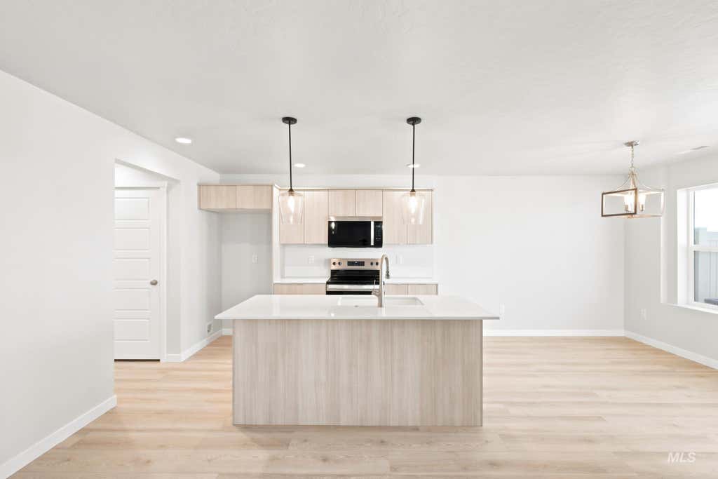 Photo of 10870 Greensboro St, Caldwell, ID 83605 (MLS # 98998490)