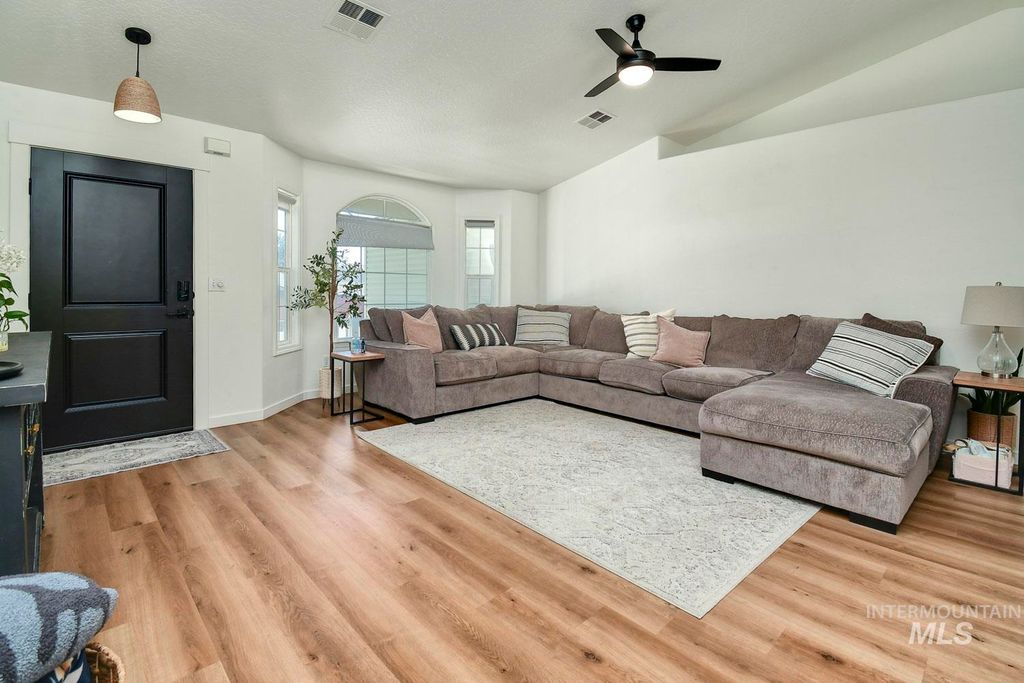 Photo of 3205 S Malad Dr, Nampa, ID 83686 (MLS # 98973241)