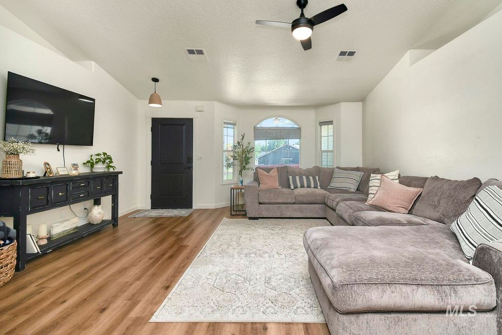 Photo of 3205 S Malad Dr, Nampa, ID 83686 (MLS # 98973241)