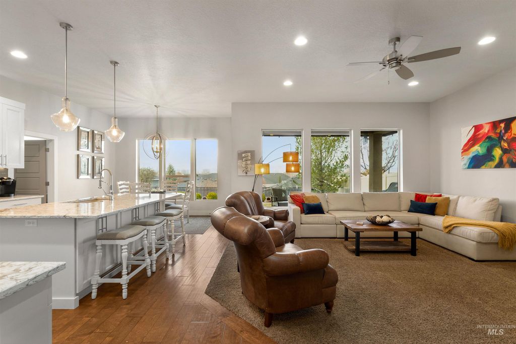 Photo of 1112 E Wrightwood Dr, Meridian, ID 83642 (MLS # 98979554)