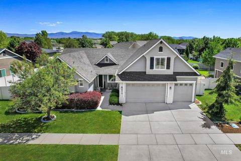 Photo of 904 N Tullshire Way, Eagle, ID 83616 (MLS # 98985333)