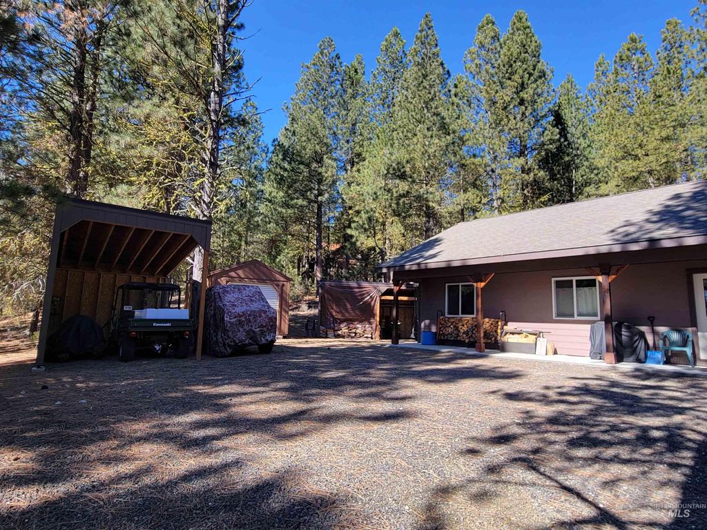Photo of 160 Pine Valley Drive, Cascade, ID 83611 (MLS # 98978460)